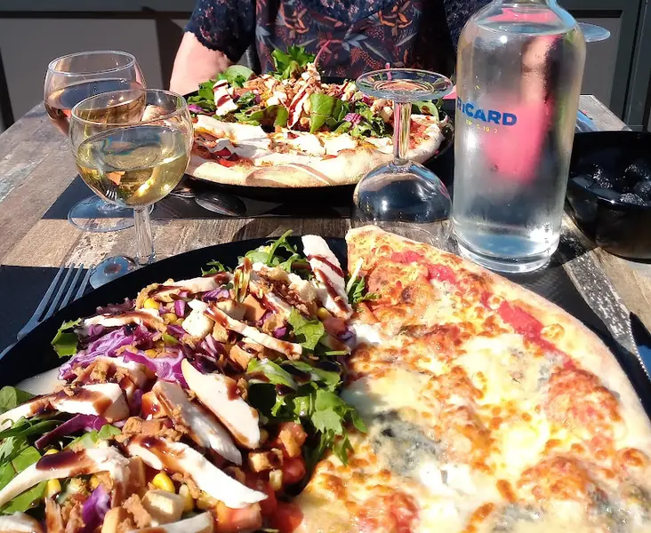 Décoration intérieure du bar Le M (Jeudi), Chatillon Saint Jean