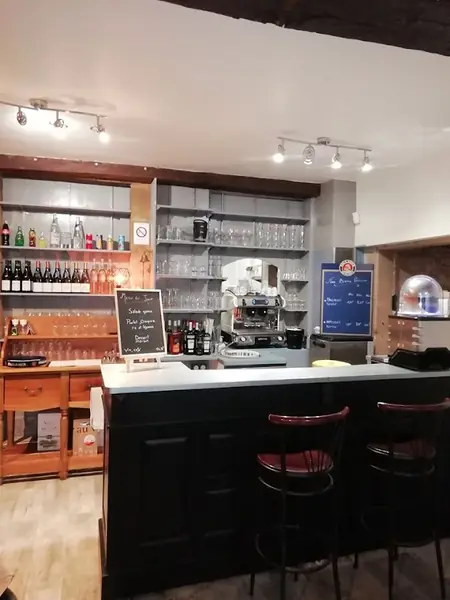 Décoration intérieure du bar Le Petit Peyrinois, Peyrins