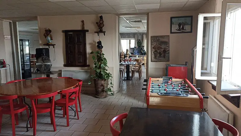 Terrasse et entrée de Le relais, Eymeux